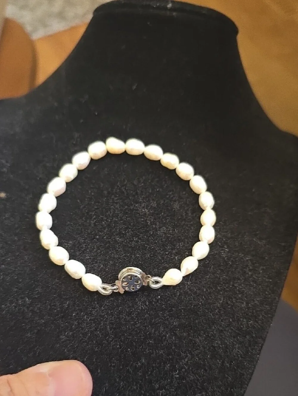 Cultured Freshwater White Pearl Bracelet with Silver Clasp